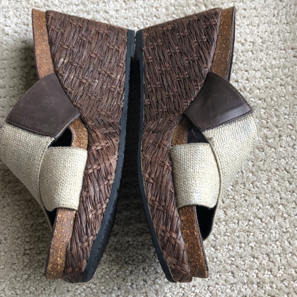 Donald Pliner slip on platform wedge shoes